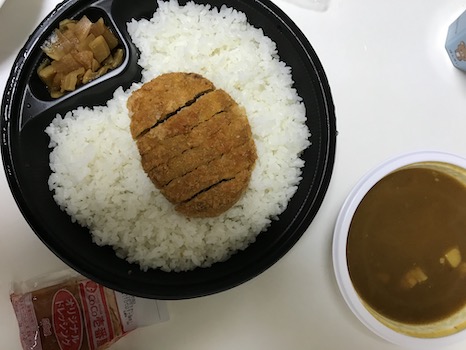 CoCo壱番屋のポークカレー大盛り600g＋メンチカツの写真